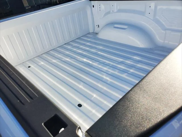New 2026 Bright White Clear-Coat Exterior Paint RAM BIG HORN image 26