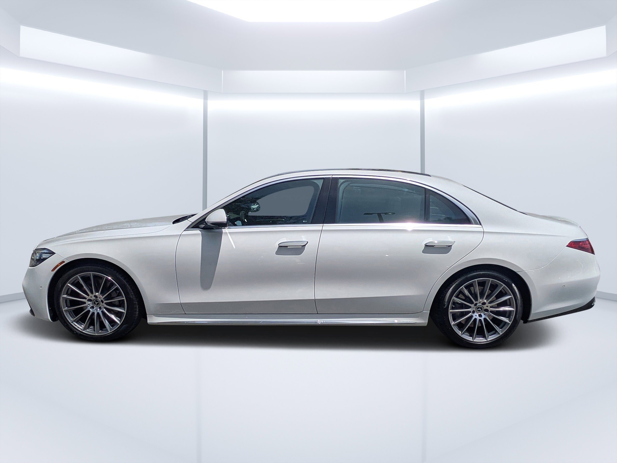 New 2026 MANUFAKTUR Moonlight White Metallic Mercedes-Benz S 580 image 32