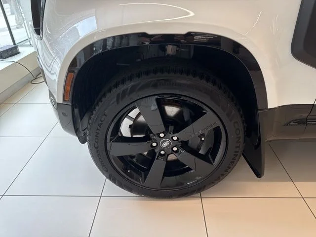 New 2025 Fuji White Land Rover X-Dynamic SE image 2