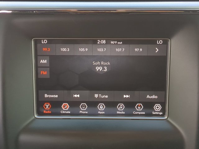 Used 2018 White Jeep Laredo image 19