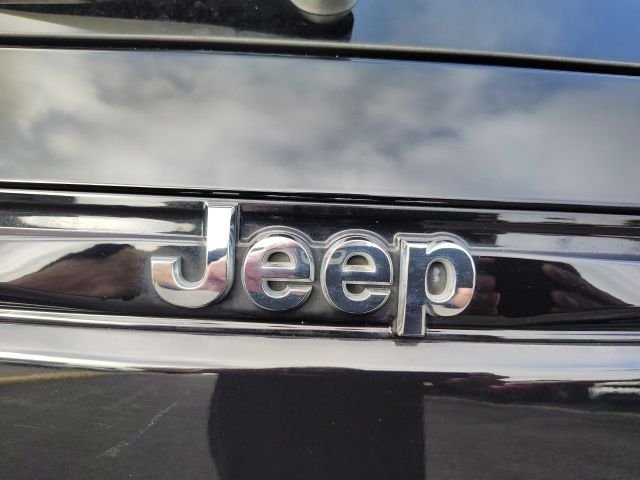 Used 2023 Black Jeep Laredo image 29