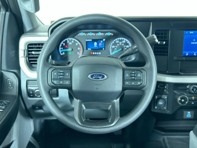 New 2025 OXFORD WHITE Ford XL Crew Cab w/6.75