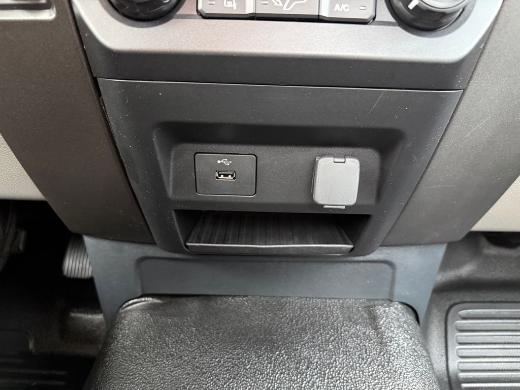 Used 2022 White Ford XL image 19