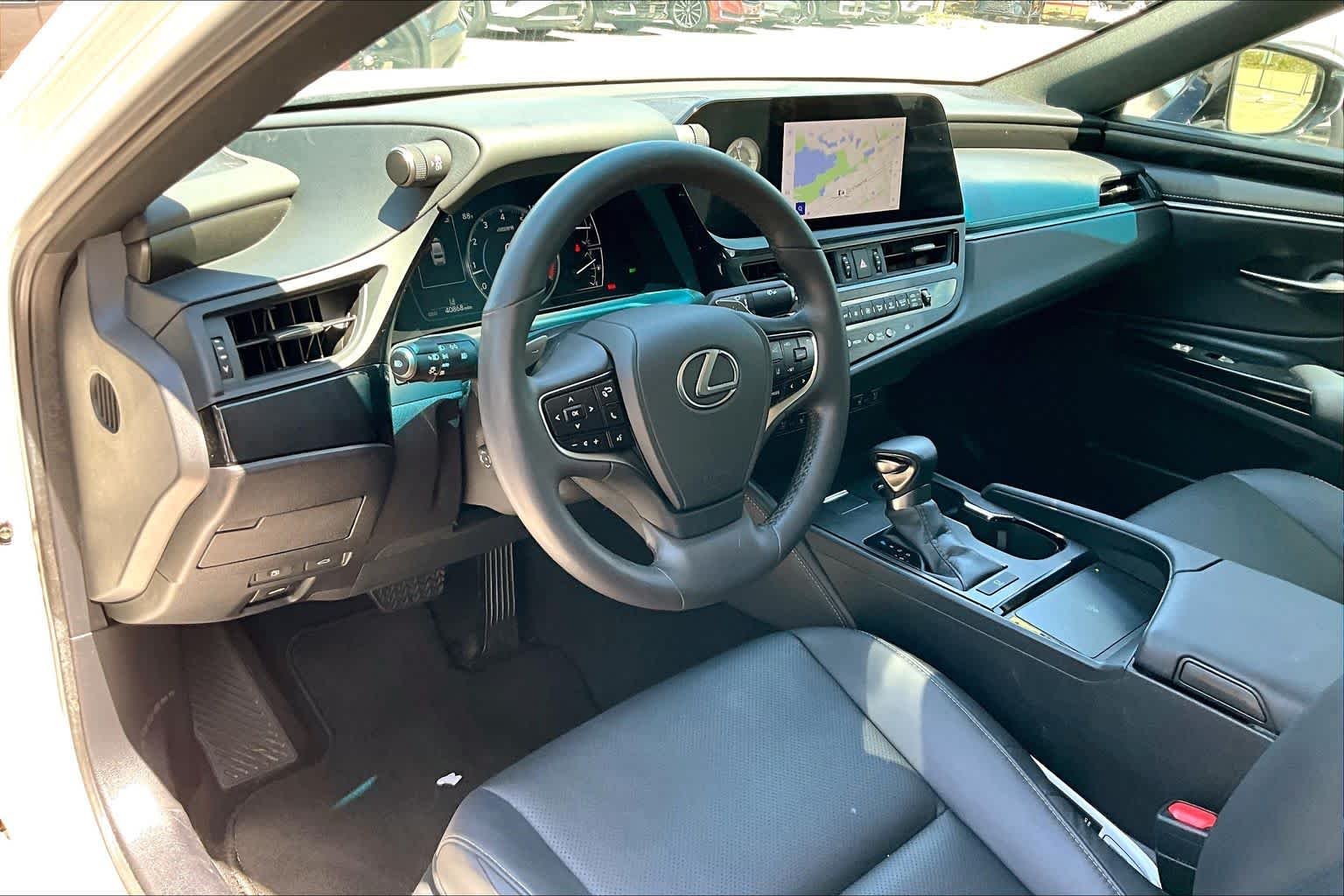 Used 2024 Eminent White Pearl Lexus  image 18