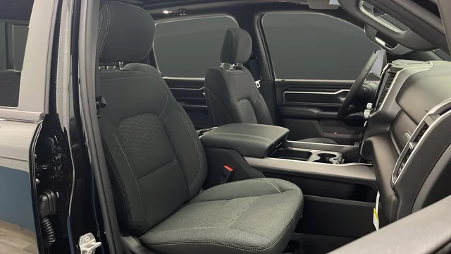 New 2026 Diamond Black Crystal Pearl-Coat Exterior Paint RAM Big Horn/Lone Star image 25