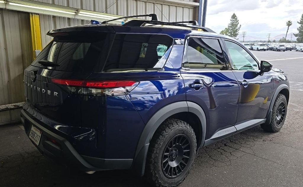 Used 2022 Blue Nissan SV image 3