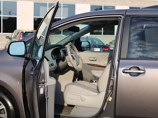 Used 2013 Predawn Gray Mica Toyota XLE image 11
