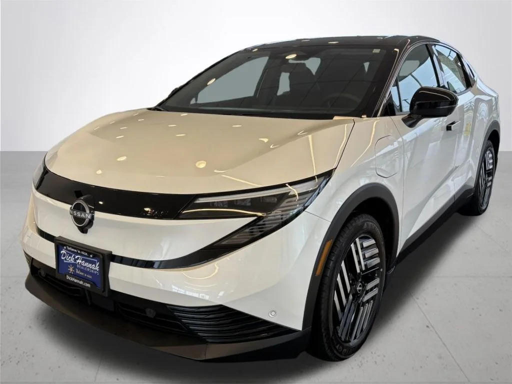 New 2026 Everest White Pearl TriCoat / Super Black Two-tone Nissan SV+ image 2