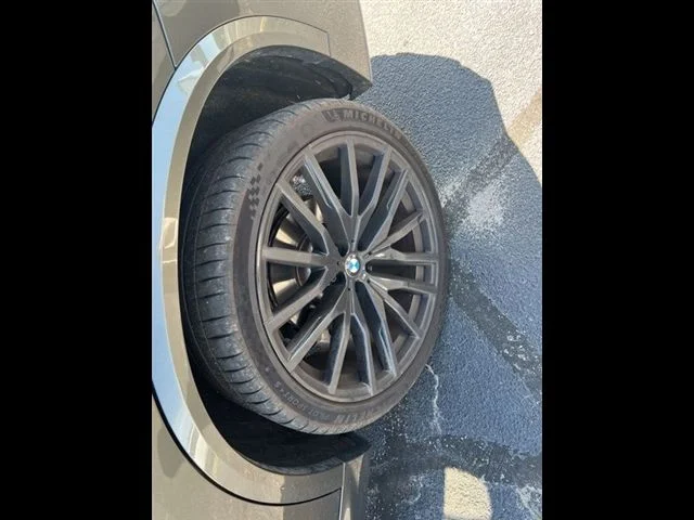 Used 2023 Green BMW xDrive40i image 16