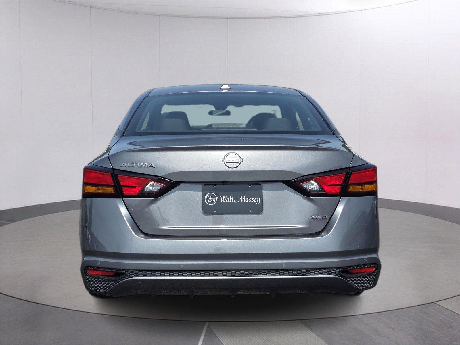 Used 2025 Gun Metallic Nissan SV image 6