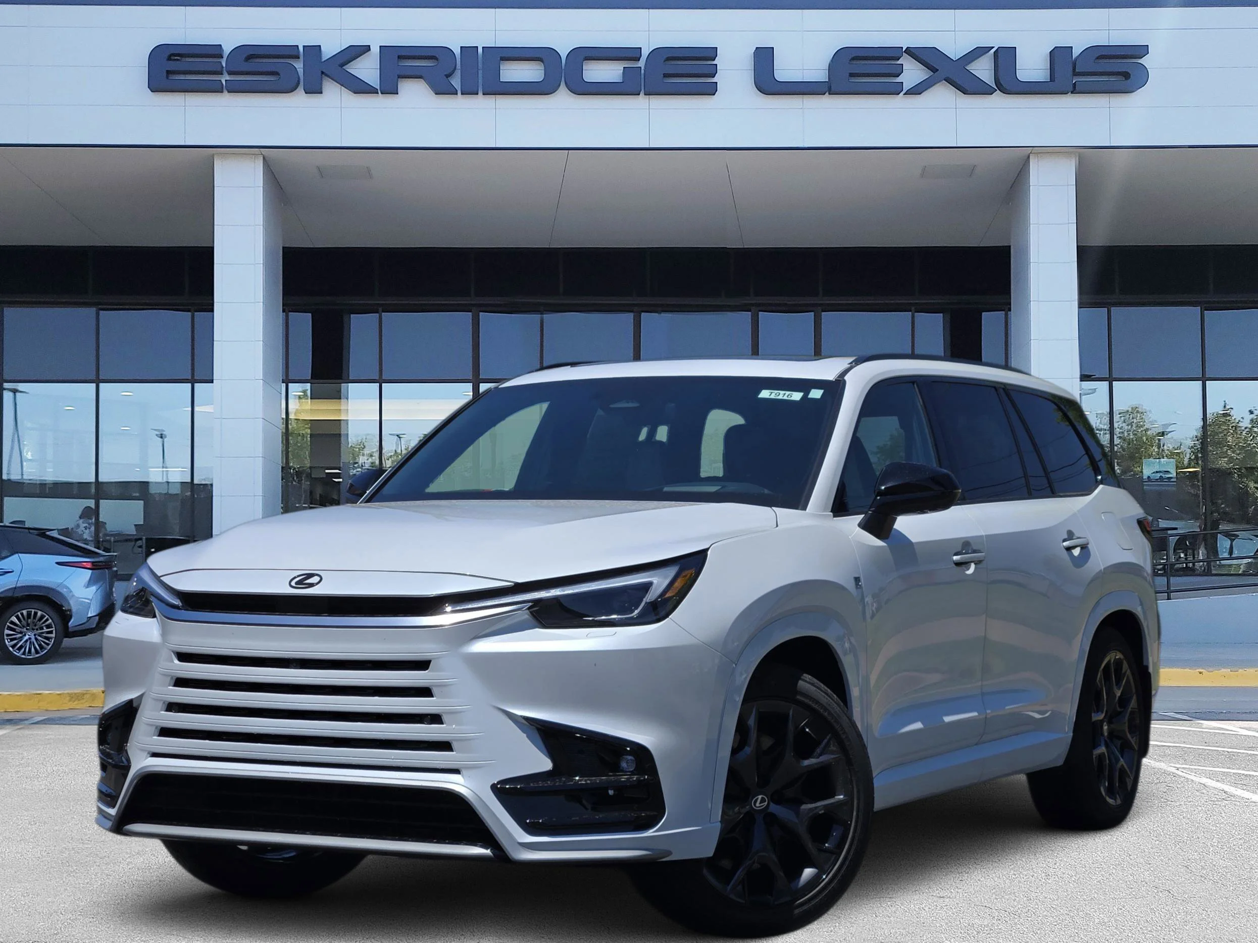 2026 Lexus TX 500h's photo
