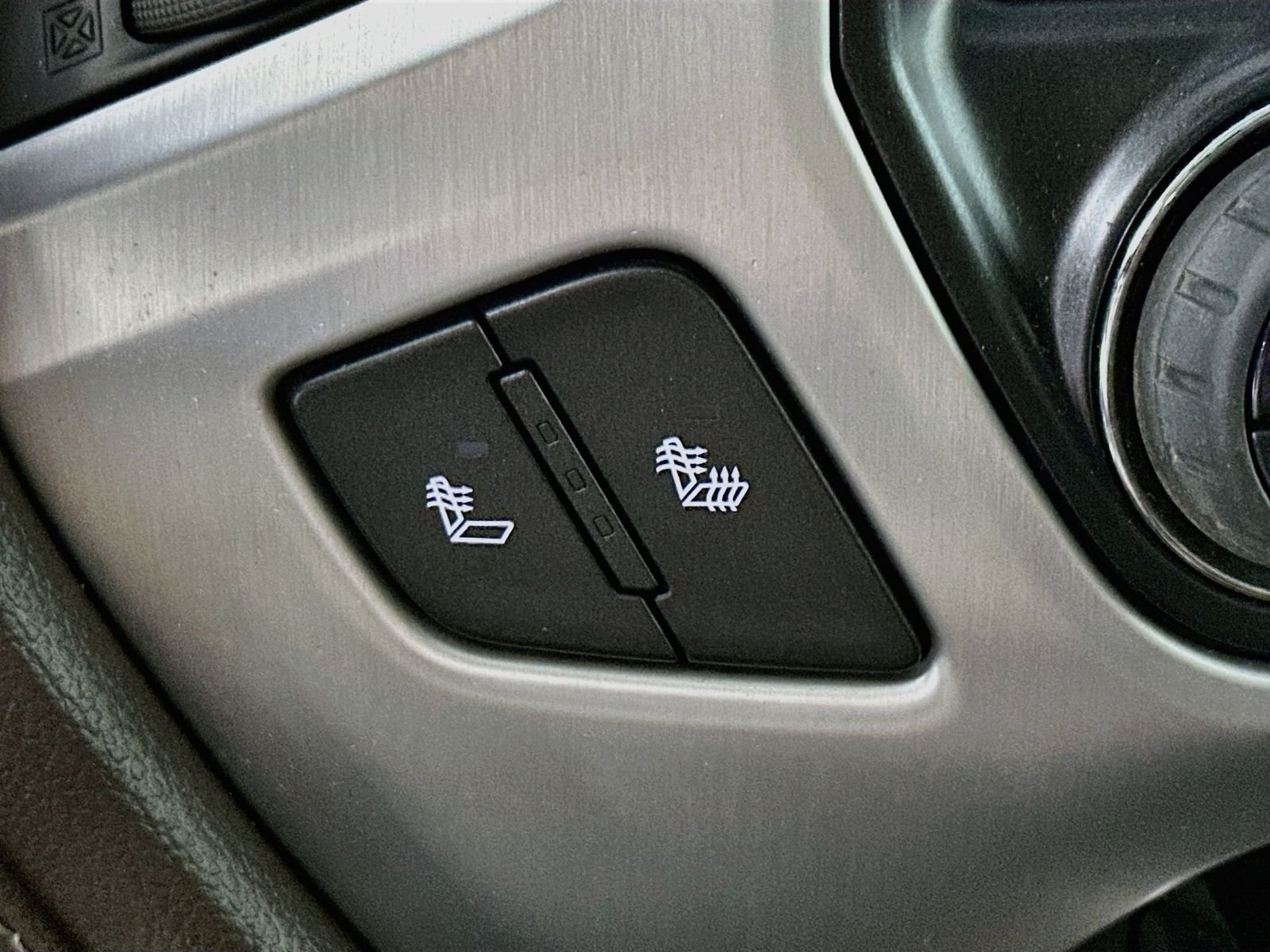 Used 2015 Bronze Alloy Metallic GMC SLT image 22