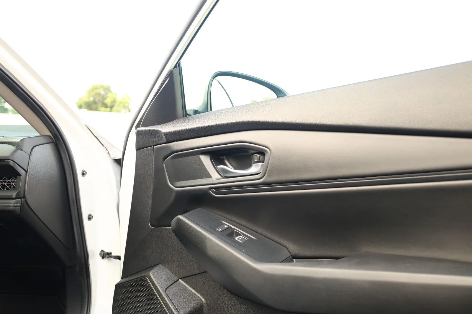 Used 2024 Platinum White Pearl Honda EX image 22