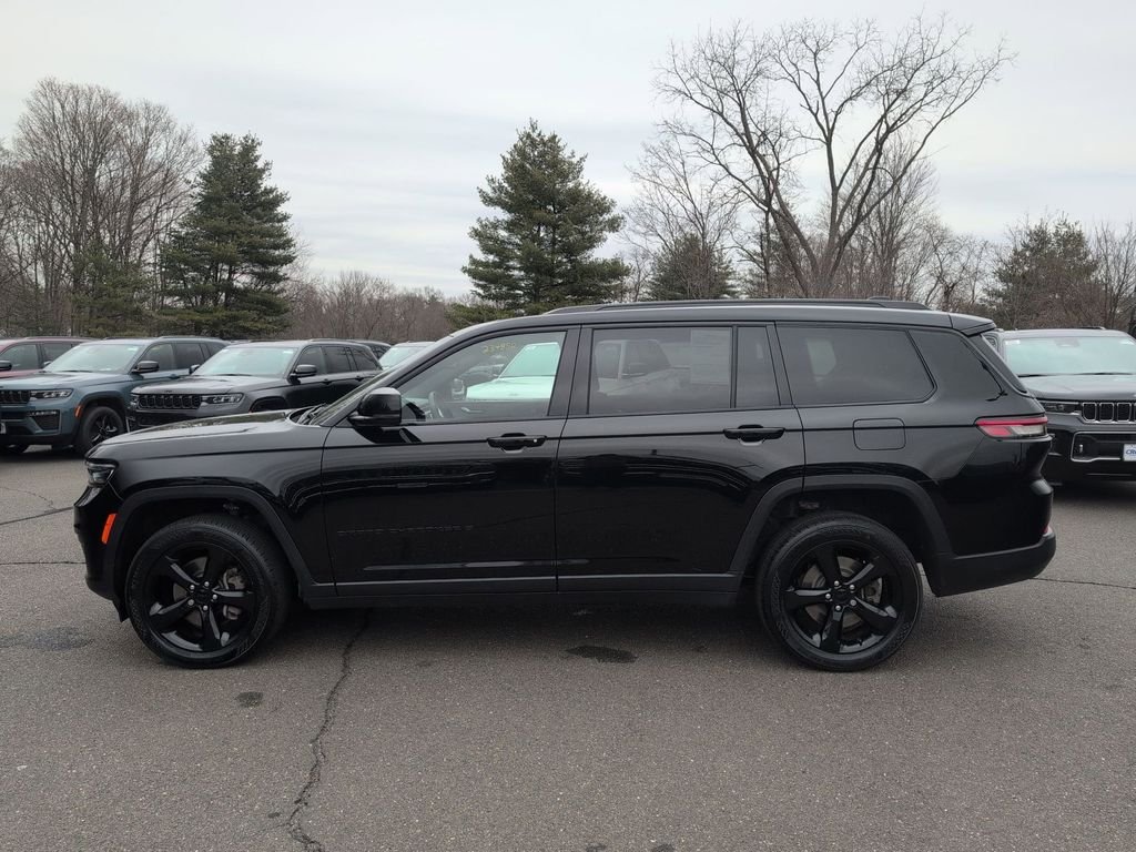 Used 2023 Black Jeep Altitude image 6