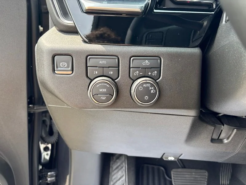 Used 2024 Gray Chevrolet LT image 27