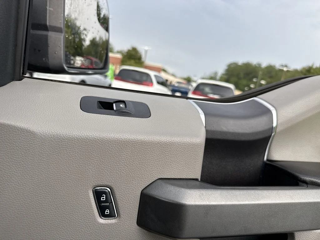Used 2015 Ingot Silver Ford XLT image 21