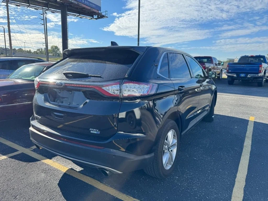 Used 2018 Shadow Black Ford SEL image 5