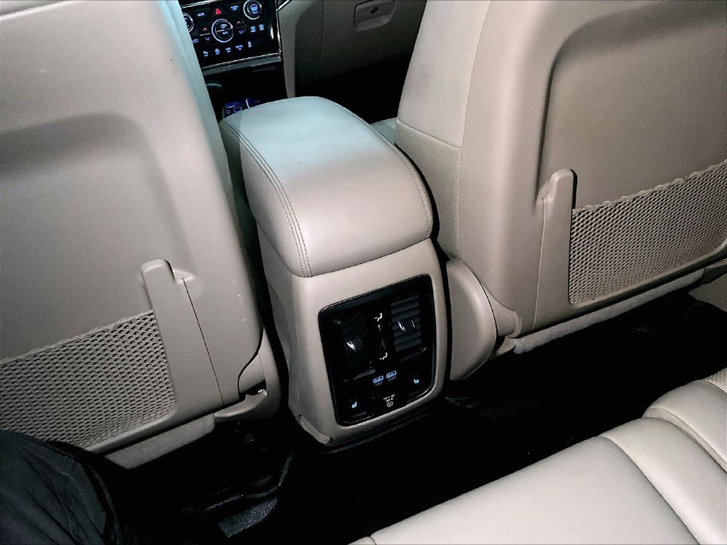Used 2019 Diamond Black Crystal Pearlcoat Jeep Limited image 27