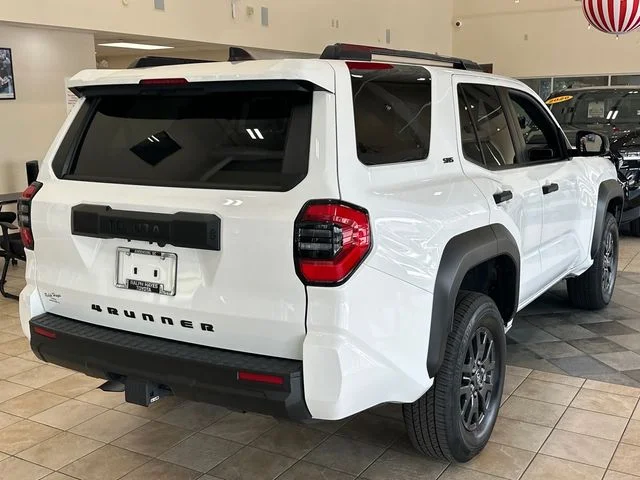 Used 2025 White Toyota SR5 image 3