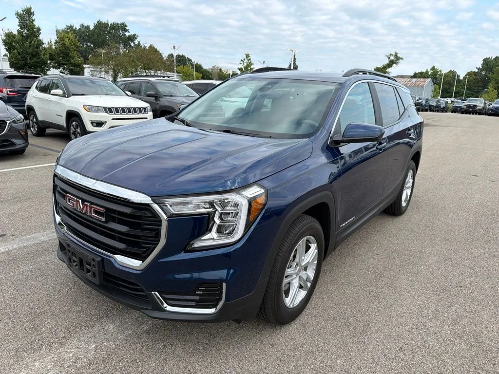 Used 2023 Blue GMC SLE image 2