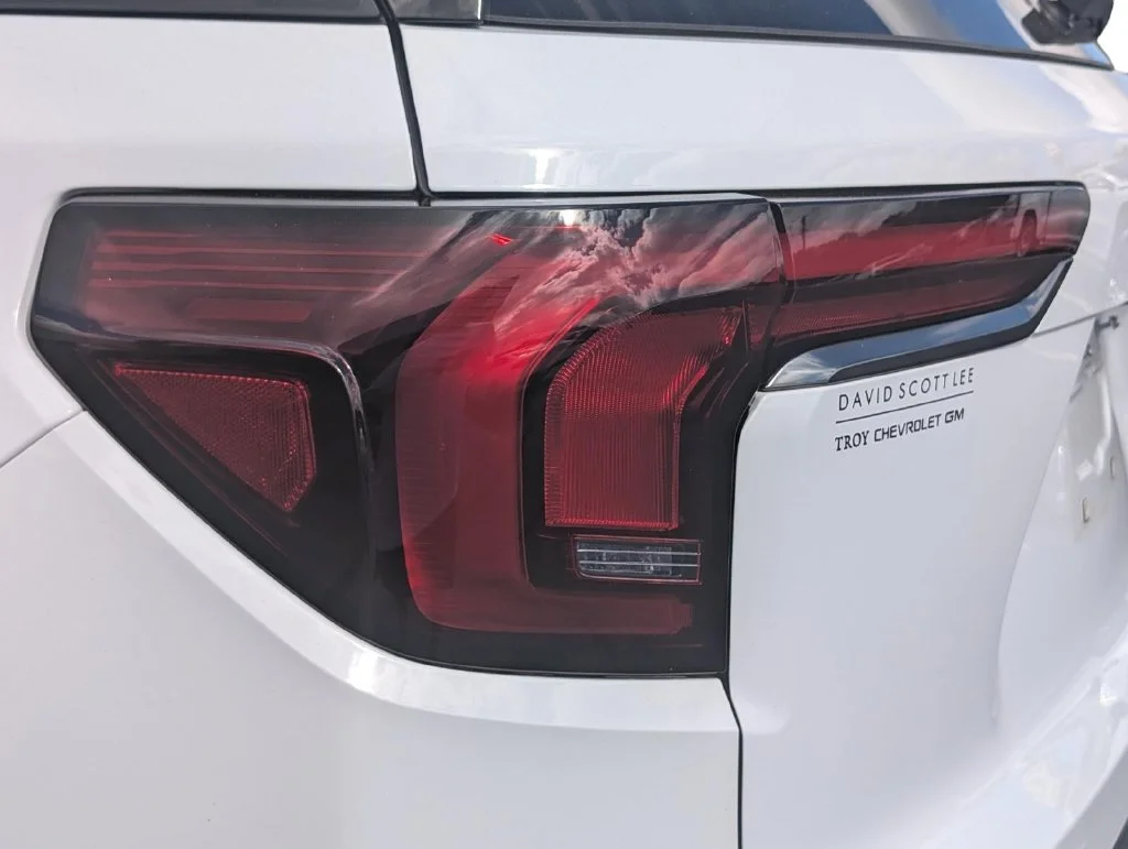 Used 2026 Summit White GMC AT4 image 11