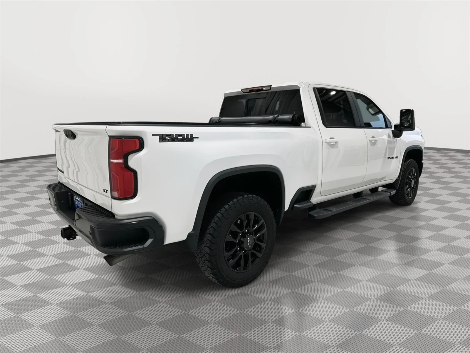 Used 2025 Summit White Chevrolet LT image 5