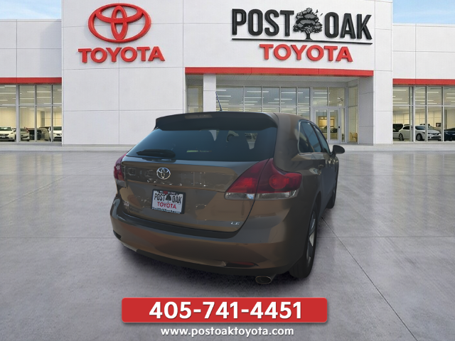 Used 2013 Gold Toyota LE image 6