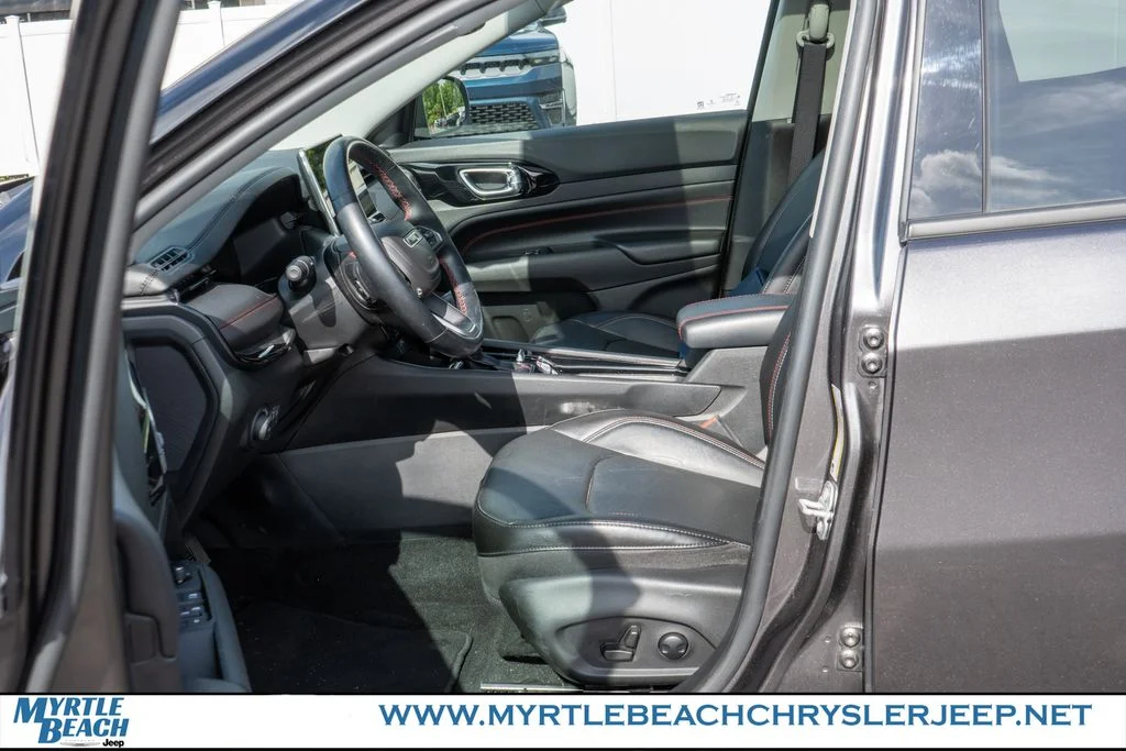 Certified Used 2022 Granite Crystal Metallic Clearcoat Jeep Trailhawk image 17