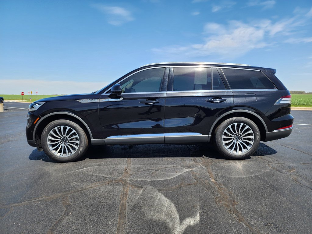 Used 2020 Infinite Black Metallic Lincoln Reserve image 8