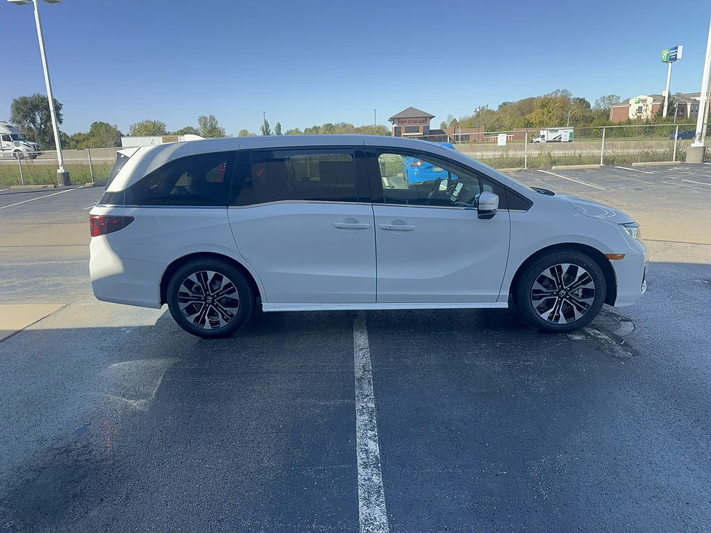 2027 Honda Odyssey Elite, photo 3 of 12