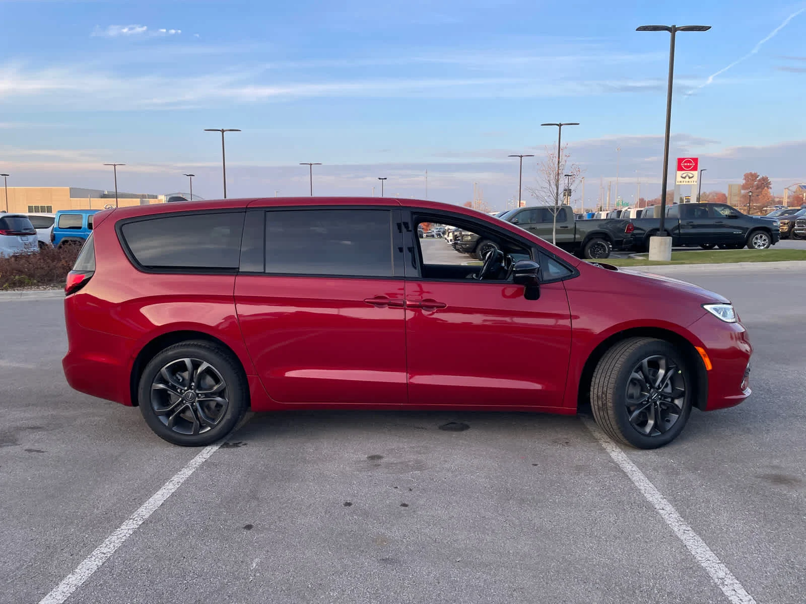 New 2026 Red Hot Pearl-Coat Exterior Paint Chrysler Select image 10