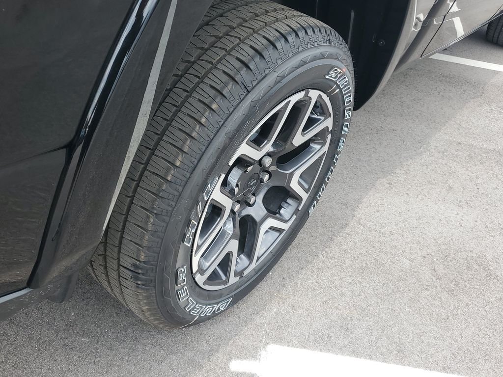 New 2026 Diamond Black Crystal Pearl-Coat Exterior Paint RAM Laramie image 4