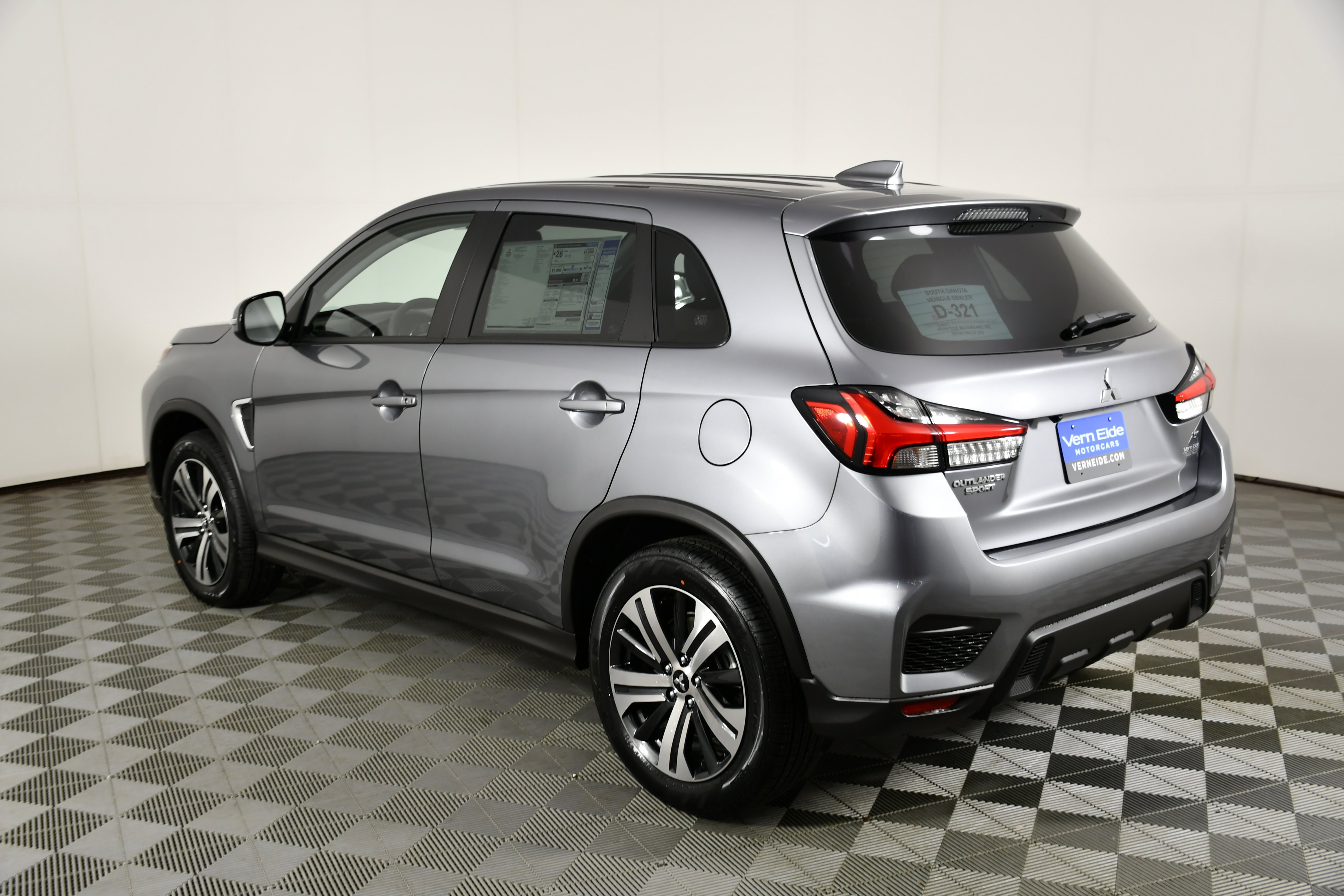 New 2026 Mercury Gray Metallic Mitsubishi SE image 8