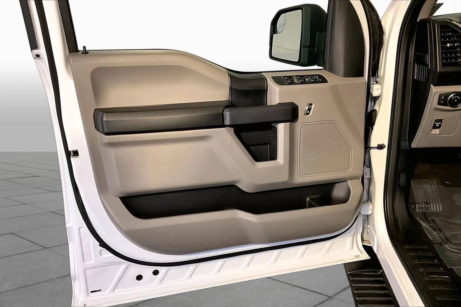Used 2020 Oxford White Ford XL image 22