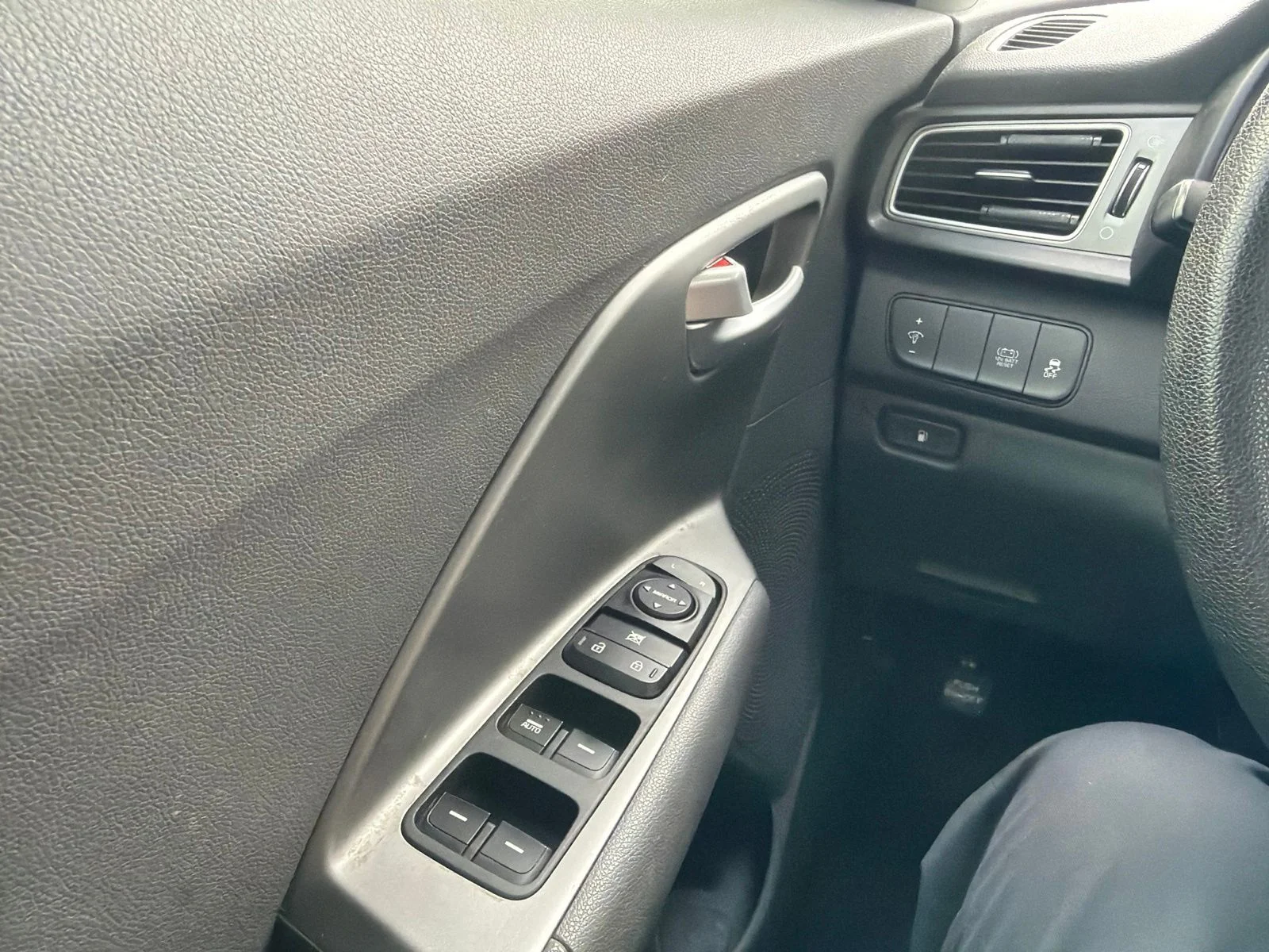 Used 2019 Silky Silver Kia LX image 23