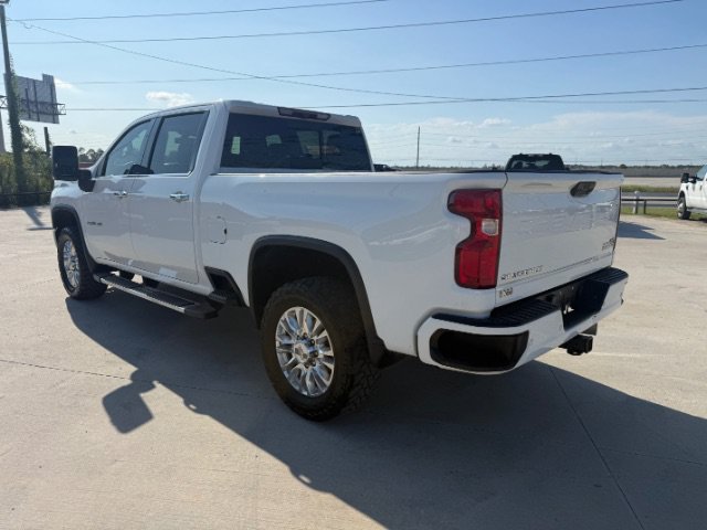 Used 2022 Summit White Chevrolet High Country image 3
