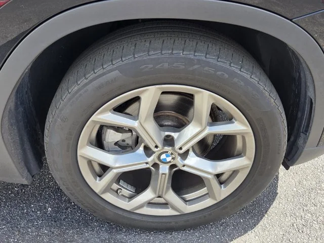 Used 2022 Black BMW xDrive30i image 8
