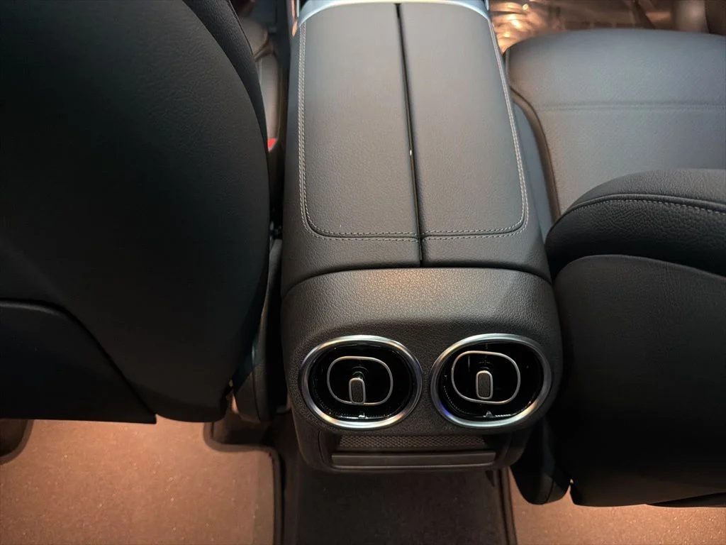 Used 2026 Black Mercedes-Benz GLC 300 image 21