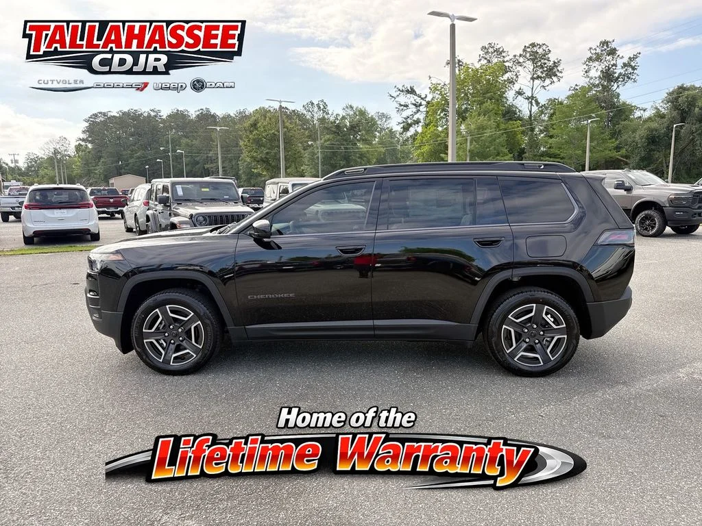 New 2026 Diamond Black Crystal Pearlcoat Jeep Laredo image 6