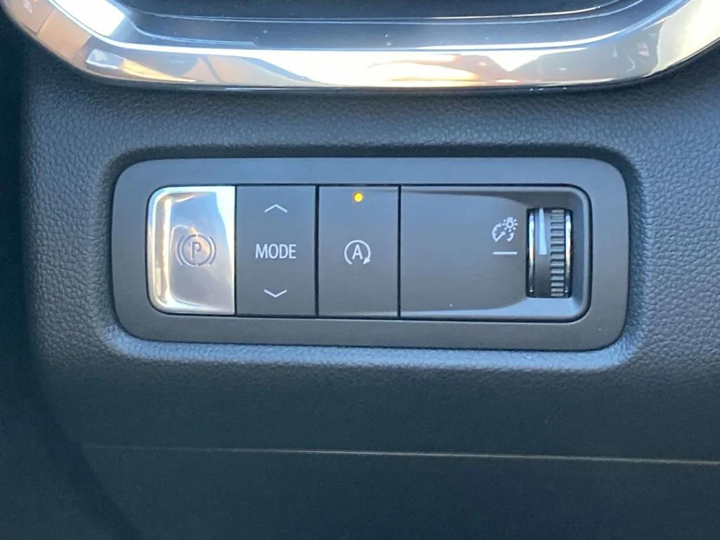 New 2026 Sterling Metallic GMC Elevation image 25