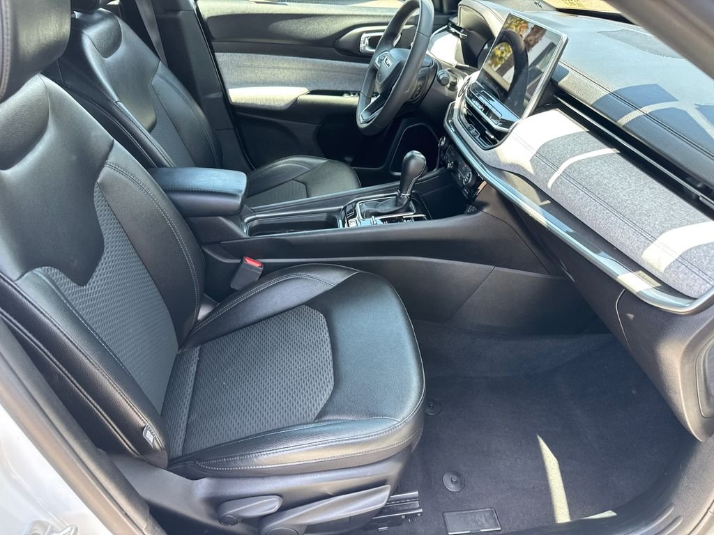 Certified Used 2024 White Jeep Latitude image 15