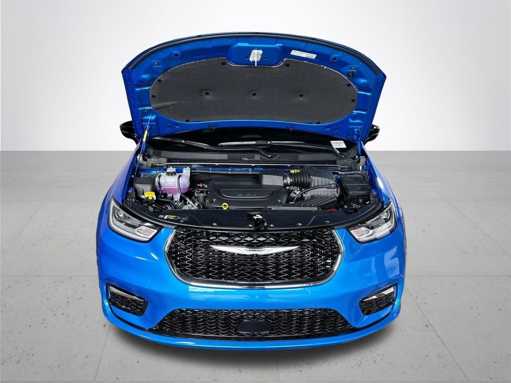 New 2026 Hydro Blue Pearl-Coat Exterior Paint Chrysler  image 21