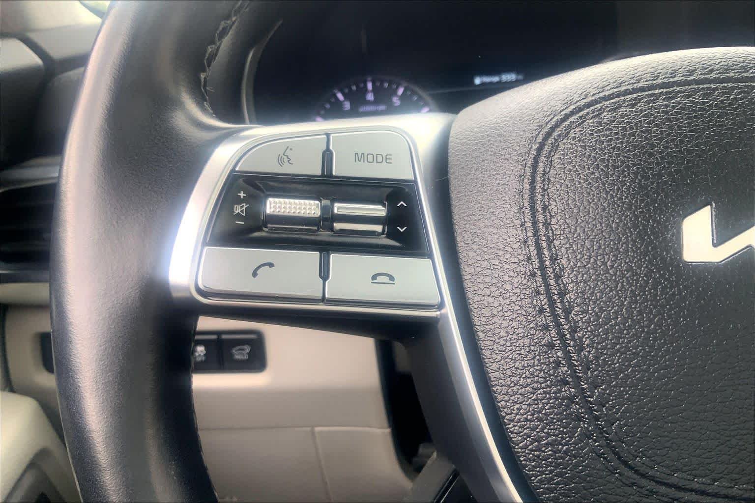 Used 2022 Dark Moss Kia SX image 23