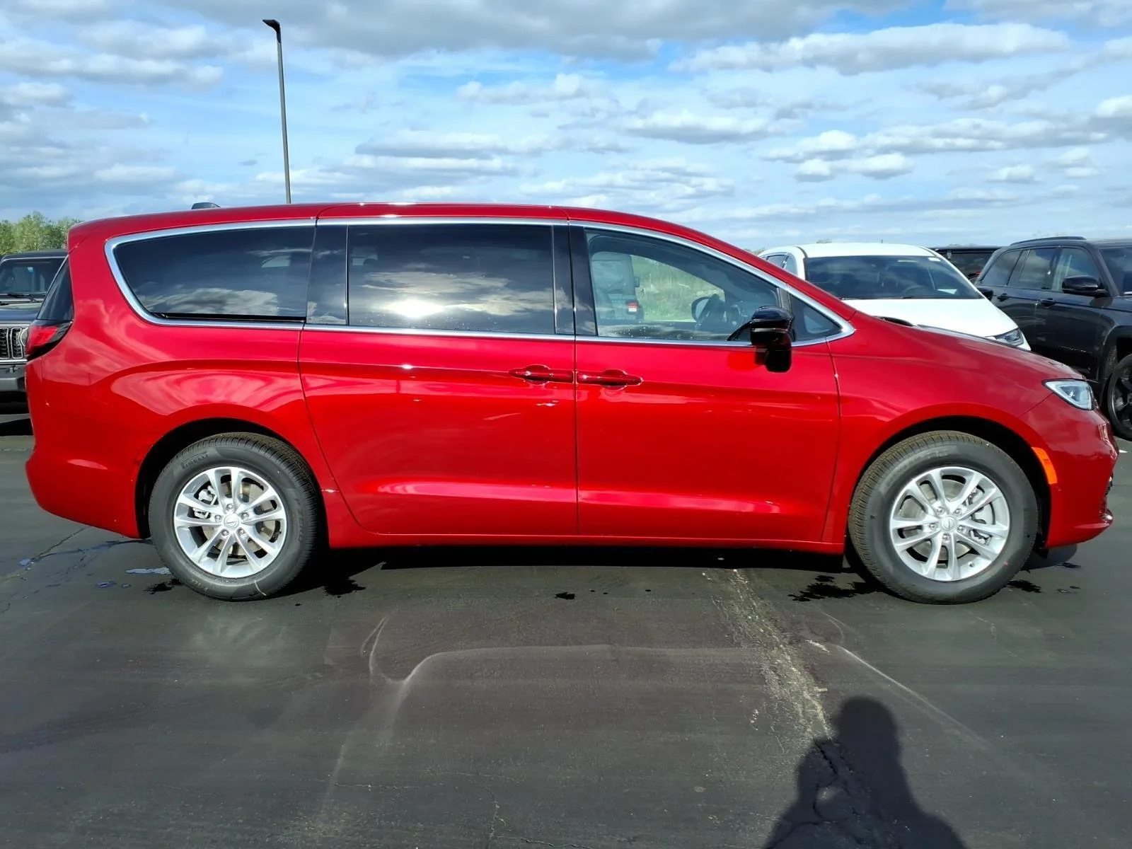 New 2026 Red Hot Pearl-Coat Exterior Paint Chrysler Select image 27