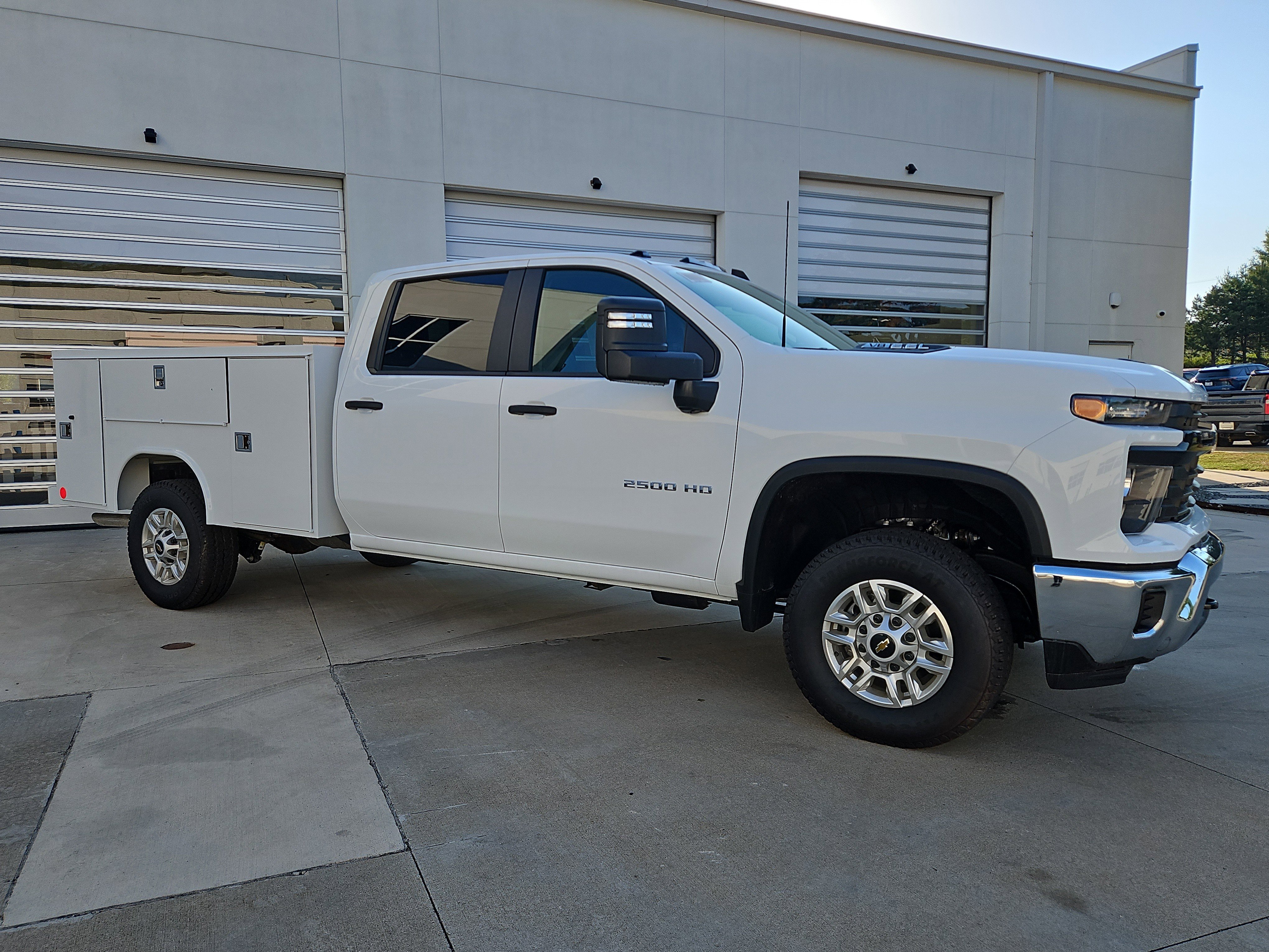 New 2026 Summit White Chevrolet WT image 6