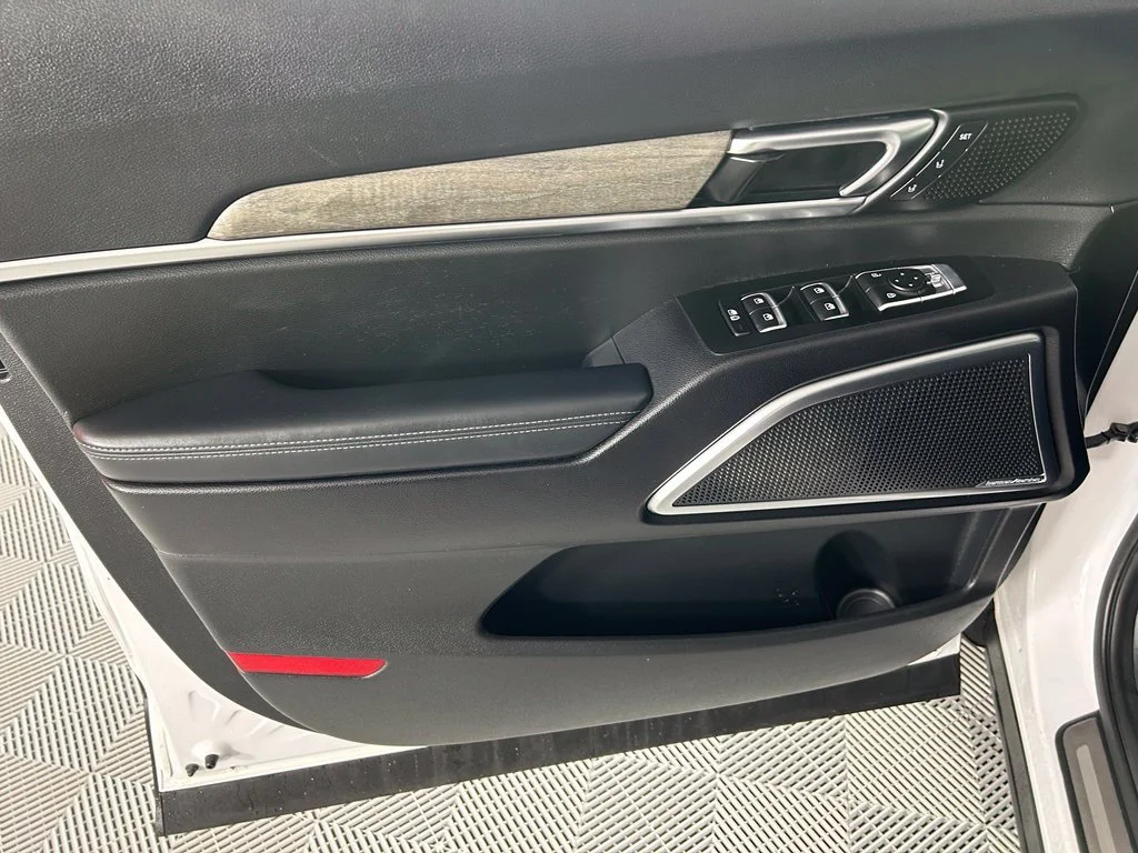 Used 2021 White Kia SX image 10