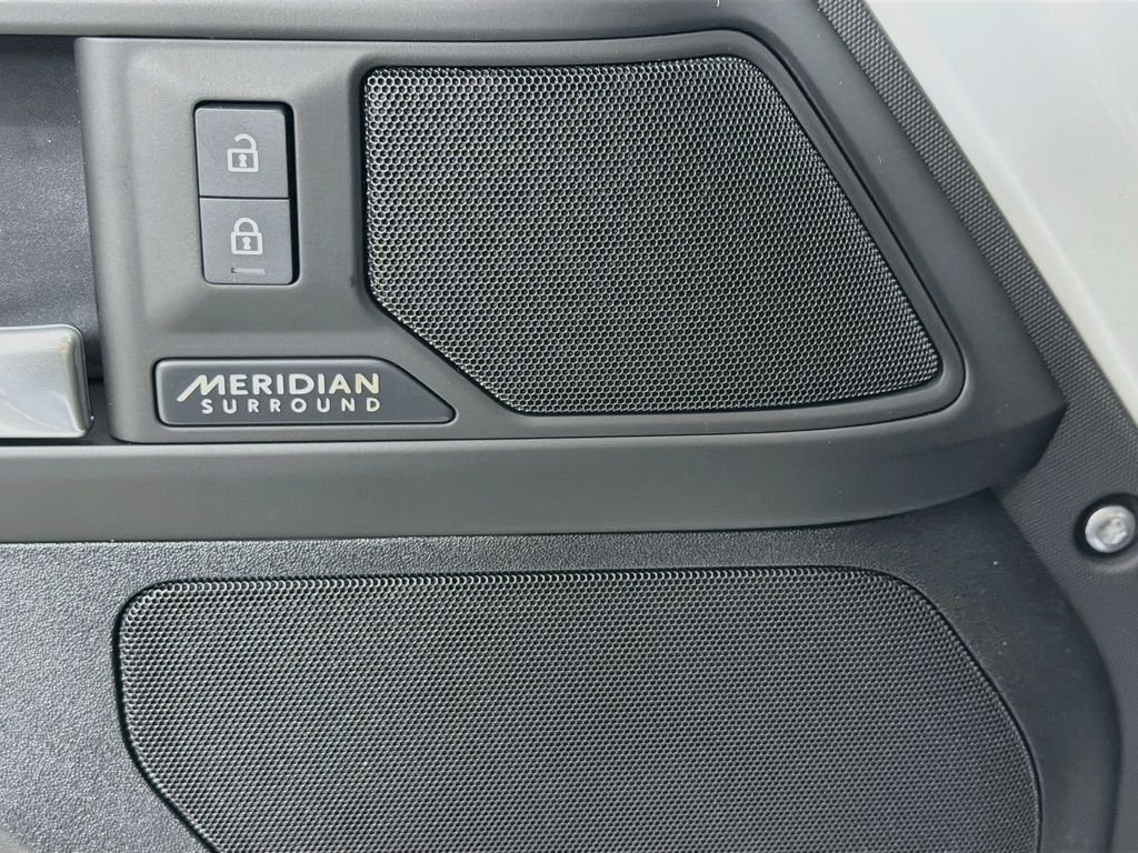New 2026 Fuji White Land Rover X-Dynamic SE image 19