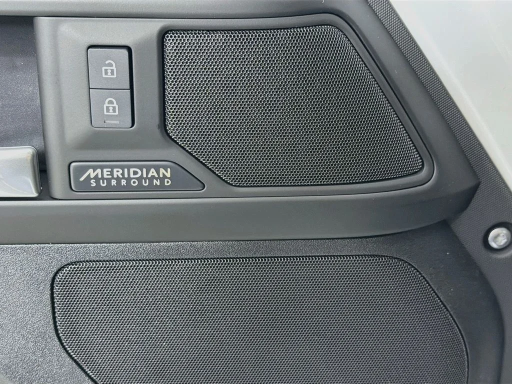 New 2026 Fuji White Land Rover X-Dynamic SE image 19