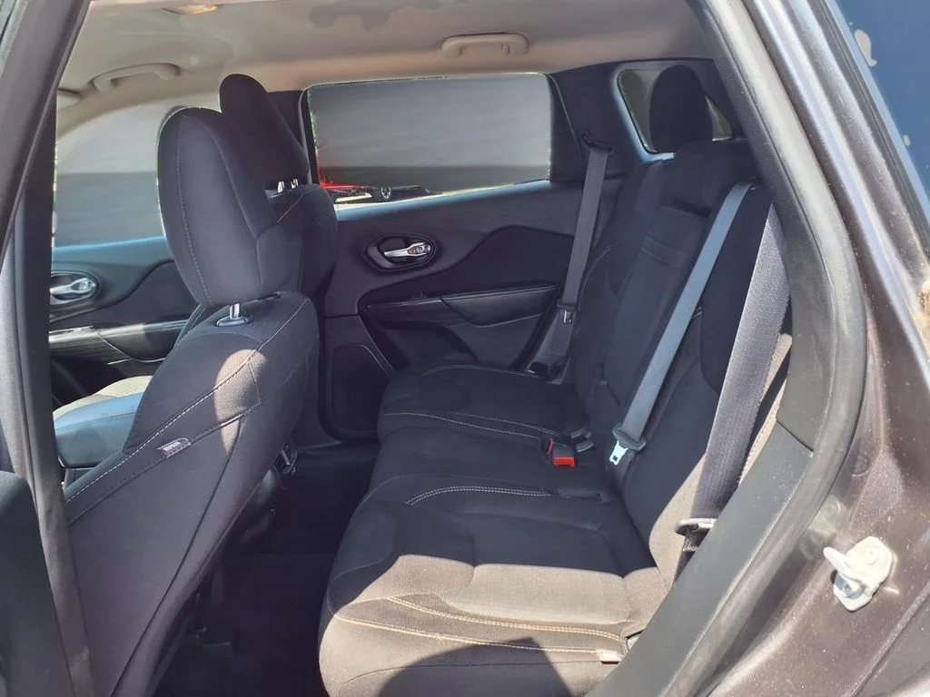 Used 2016 Gray Jeep Latitude image 22