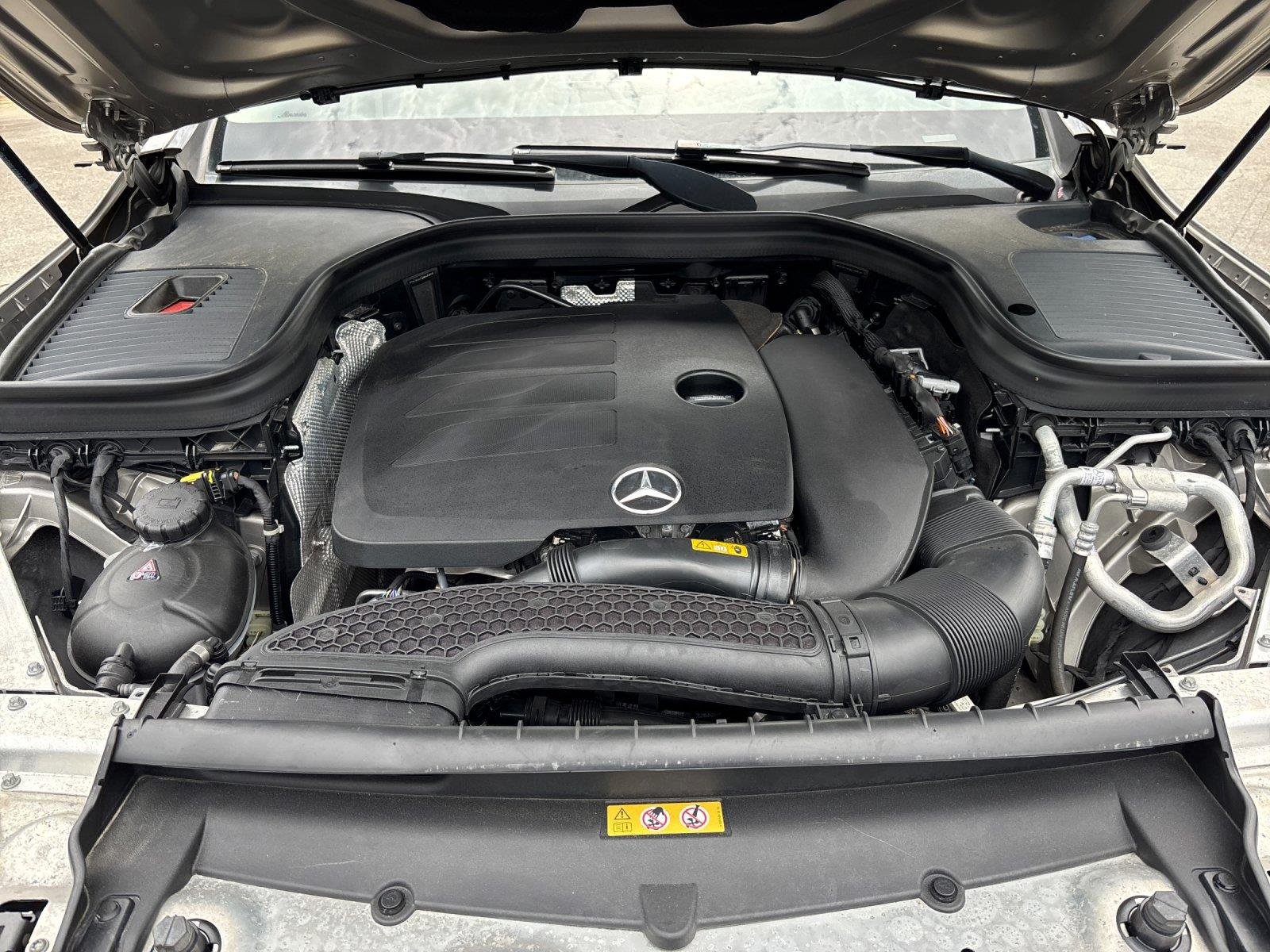 Used 2021 Obsidian Black Metallic Mercedes-Benz GLC 300 image 9